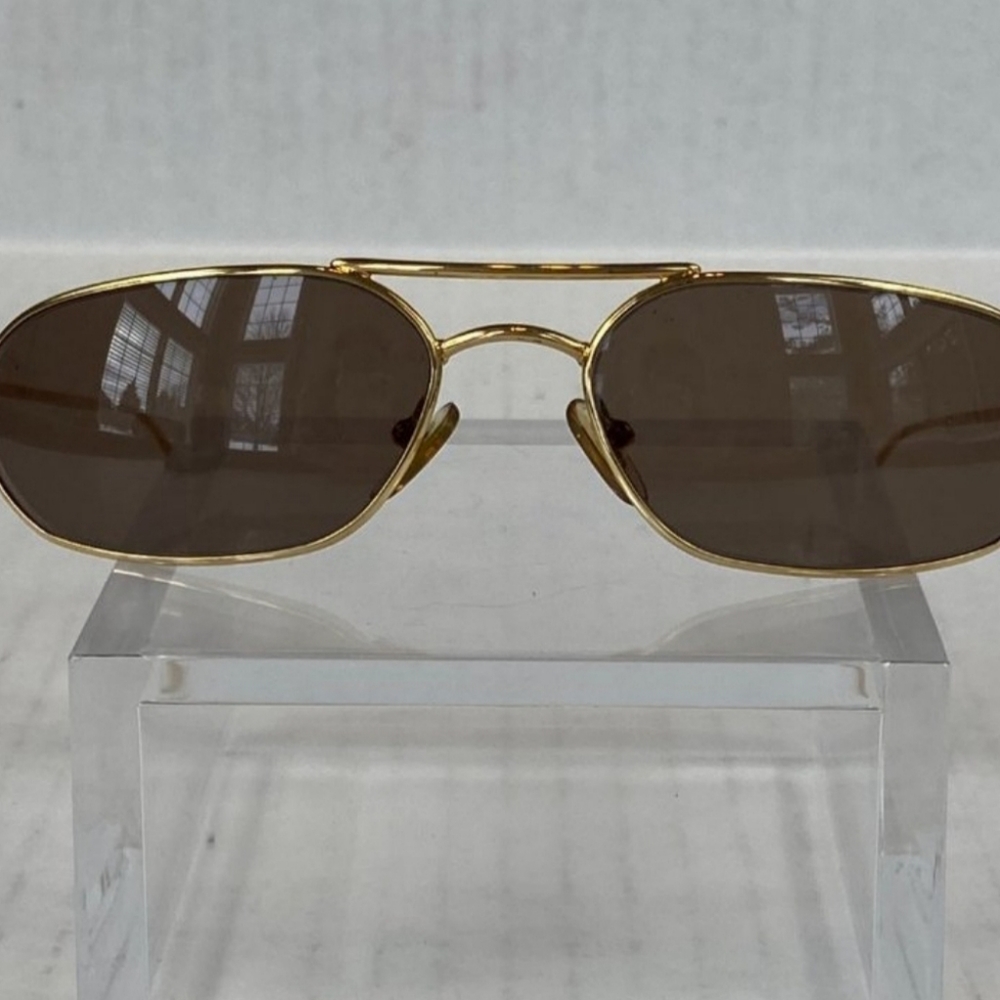 Gucci sun glasses - Picture 6 of 9
